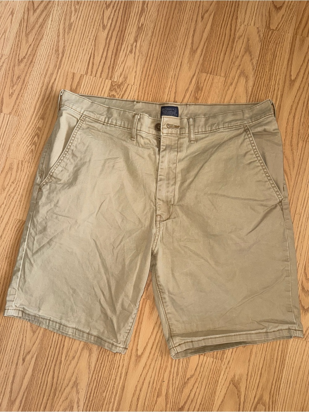 Levi’s Strauss Khaki Chino Shorts Men’s 36 Beige Casual Flat Front Cotton